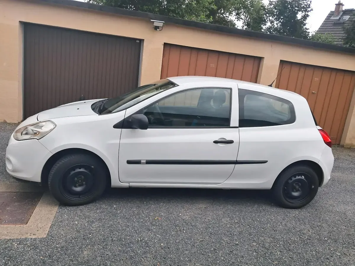 Gebraucht Renault Clio 75 PS (55 kW) 2009 Weiß Kleinwagen