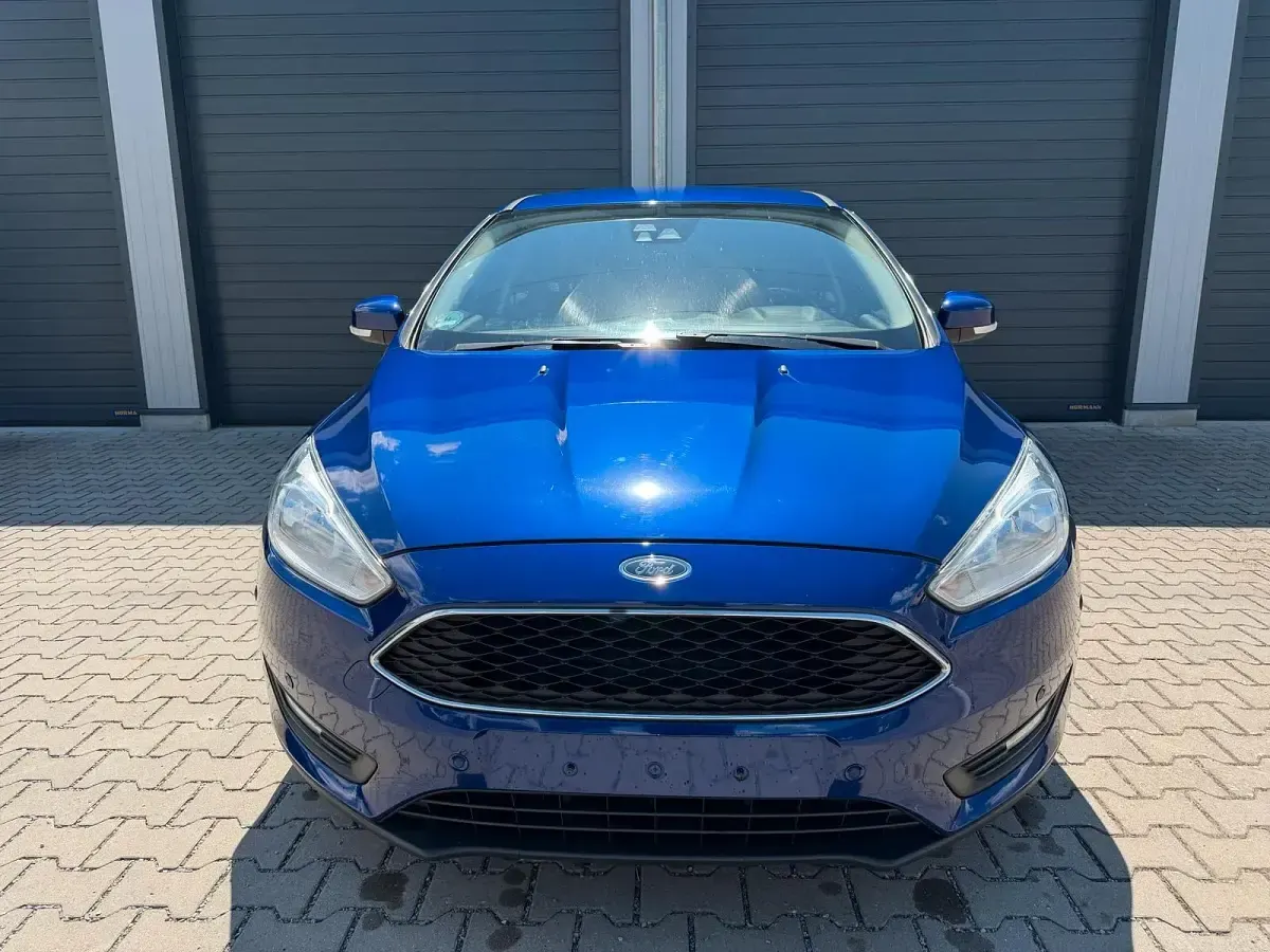 Gebraucht Ford Focus Titanium 125 PS (91 kW) 2017 Blau Kombi
