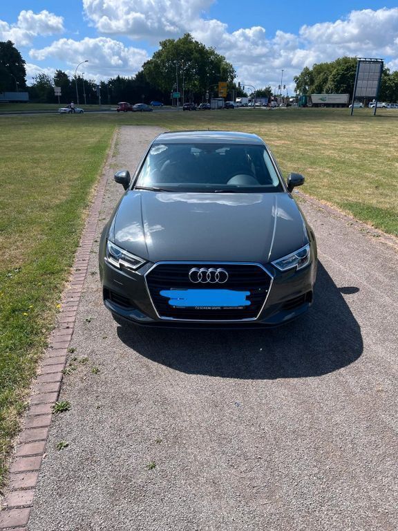 Grau Gebraucht 2020 Audi A3 Limousine | 20.950 € (Superpreis) - Bild 1/4