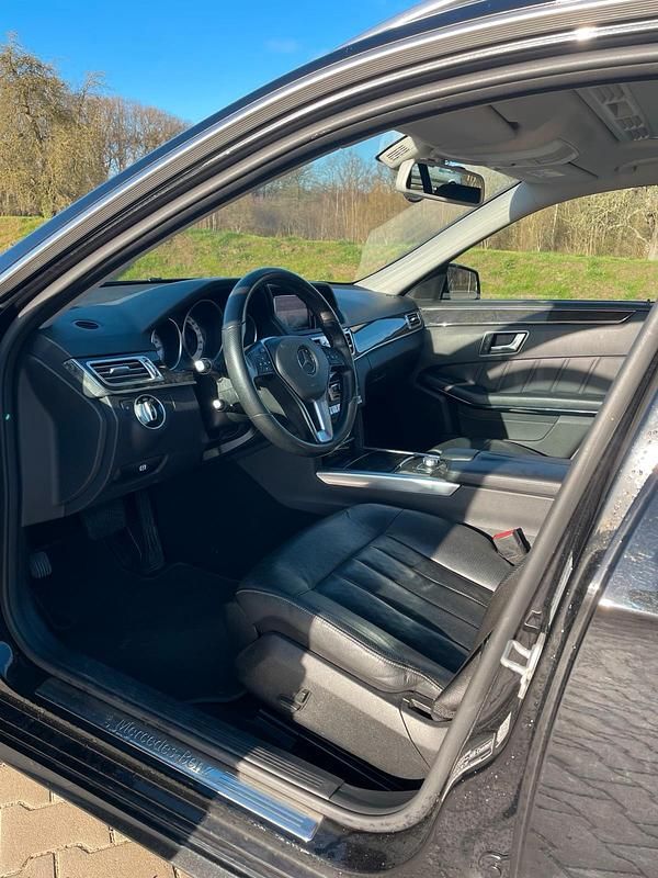 Gebraucht Mercedes E350 252 PS (185 kW) 2014 Schwarz Kombi