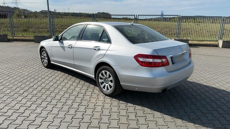 Gebraucht Mercedes E250 204 PS (150 kW) 2009 Silber Limousine