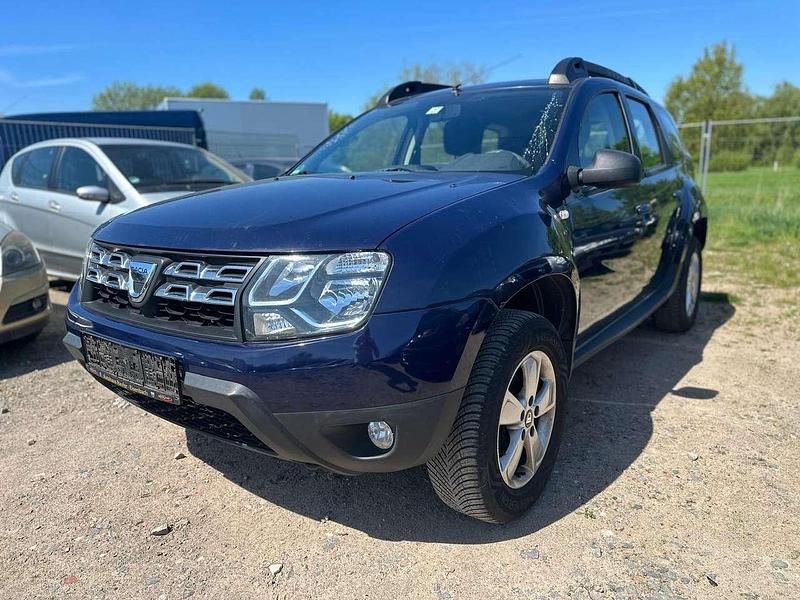 Blau Gebraucht 2016 Dacia Duster Lauréate SUV | 7.300 € (Fairer Preis) - Bild 1/4
