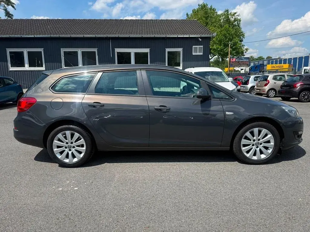 Gebraucht Opel Astra Selection 110 PS (80 kW) 2015 Grau Kombi