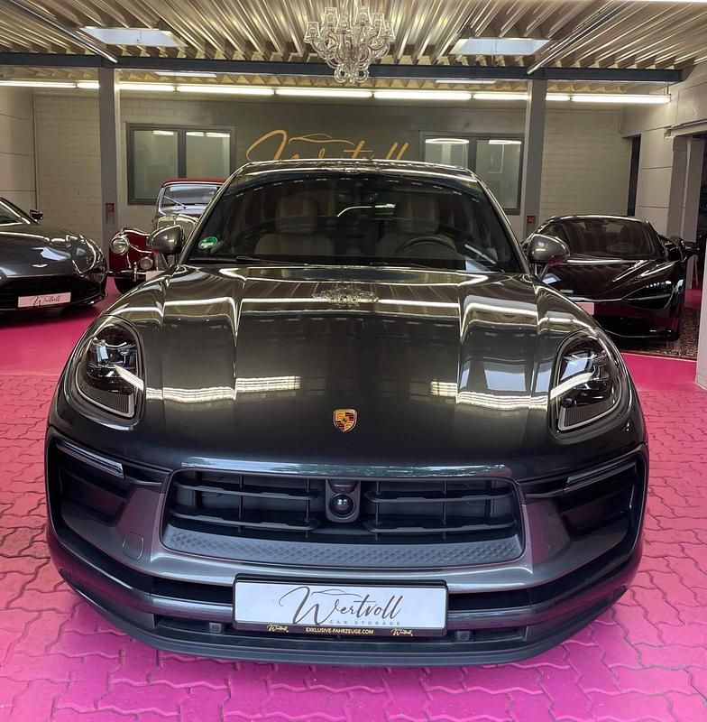 Grau Gebraucht 2023 Porsche Macan SUV | 79.990 € (Teuer) - Bild 1/4
