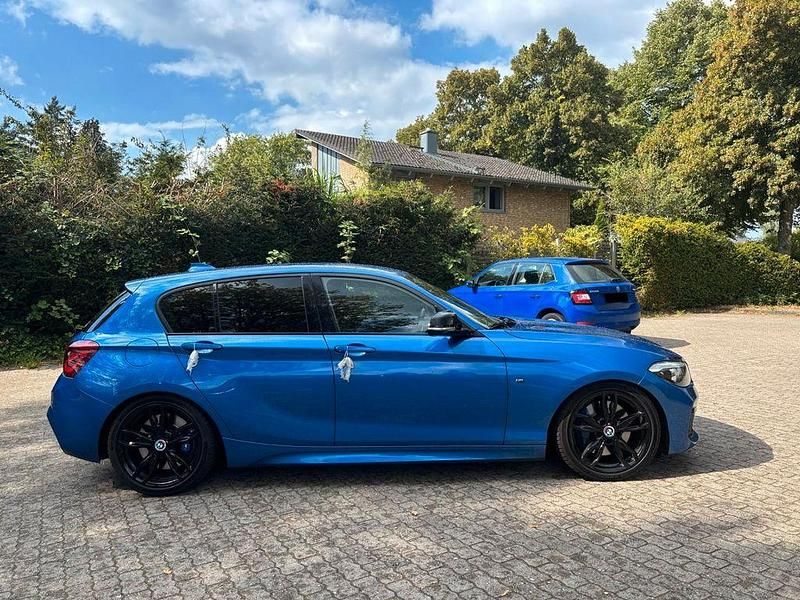 Blau Gebraucht 2019 BMW M140 M Sport Limousine | 29.400 € (Guter Preis) - Bild 1/4