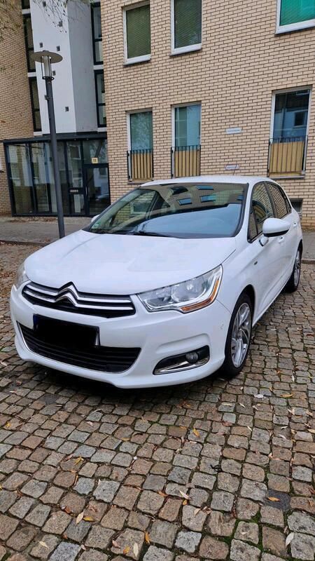 Weiß Gebraucht 2012 Citroën C4 Limousine | 5.700 € - Bild 1/4