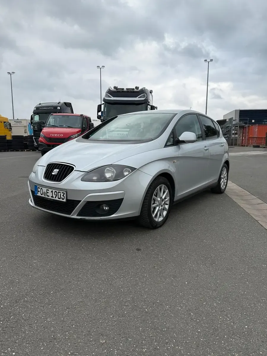 Gebraucht Seat Altea 105 PS (77 kW) 2011 Silber Limousine