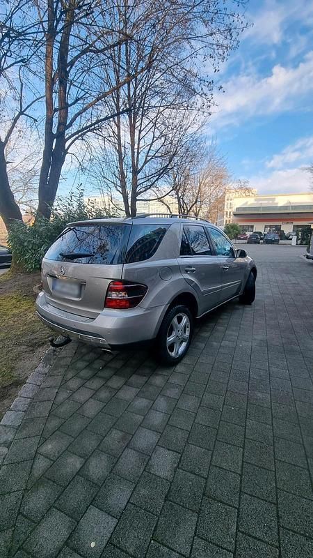 Gebraucht Mercedes ML320 224 PS (164 kW) 2006 Silber SUV