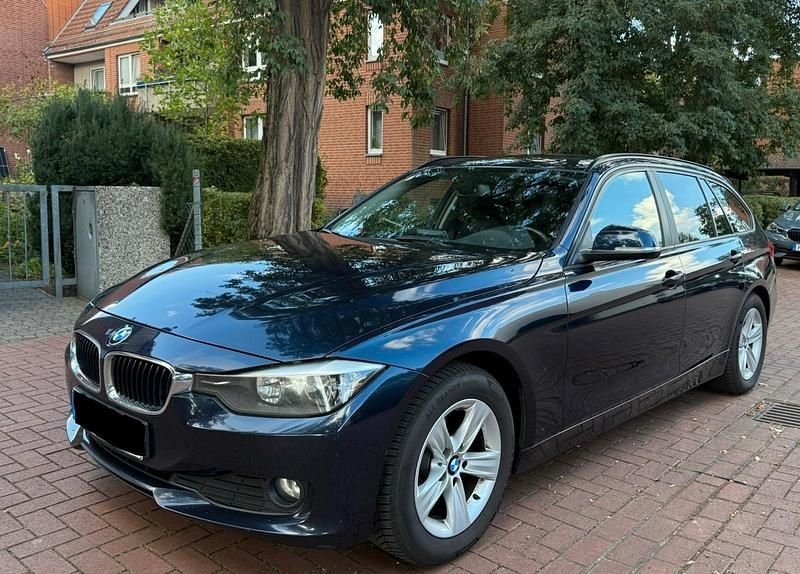 Blau Gebraucht 2014 BMW 318 Kombi | 6.900 € (Guter Preis) - Bild 1/4