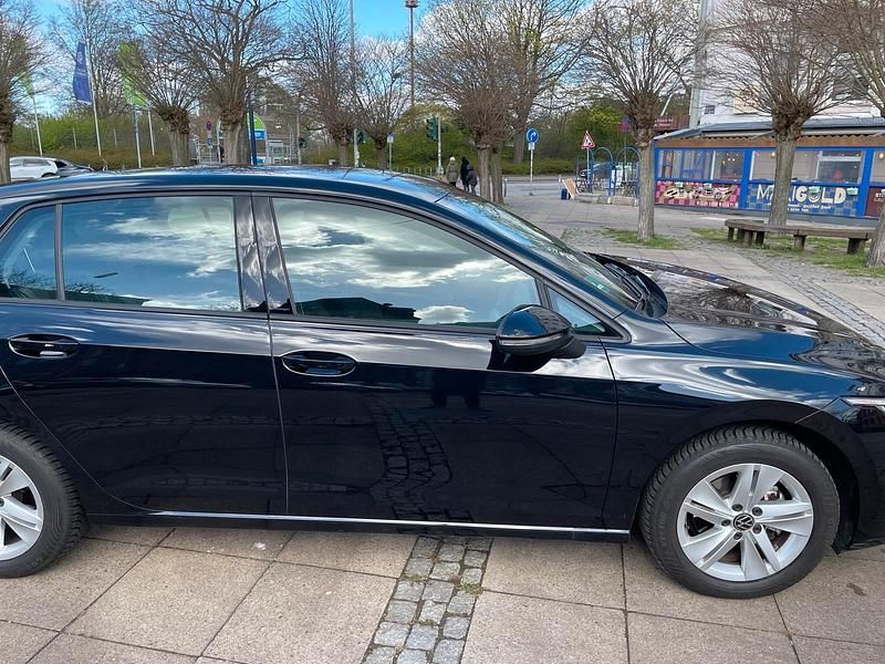 Gebraucht VW Golf VIII 130 PS (95 kW) 2020 Schwarz Limousine