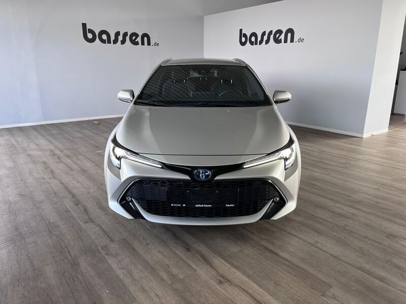 Cosmicsilber metallic Gebraucht 2020 Toyota Corolla Team Kombi | 24.450 € (Fairer Preis) - Bild 1/4