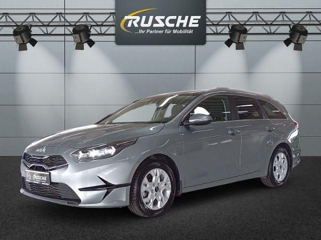 Css) lunar silver m (silber Gebraucht 2024 Kia Ceed Sportswagon Kombi | 21.897 € (Superpreis) - Bild 1/4