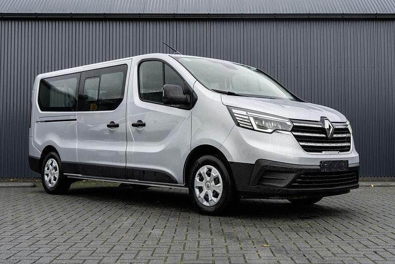 Gebraucht Renault Trafic 150 PS (110 kW) 2022 Silber Van / Kleinbus
