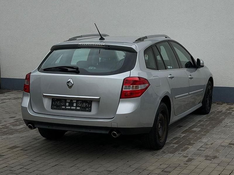 Gebraucht Renault Laguna III Dynamique 150 PS (110 kW) 2009 Silber Limousine