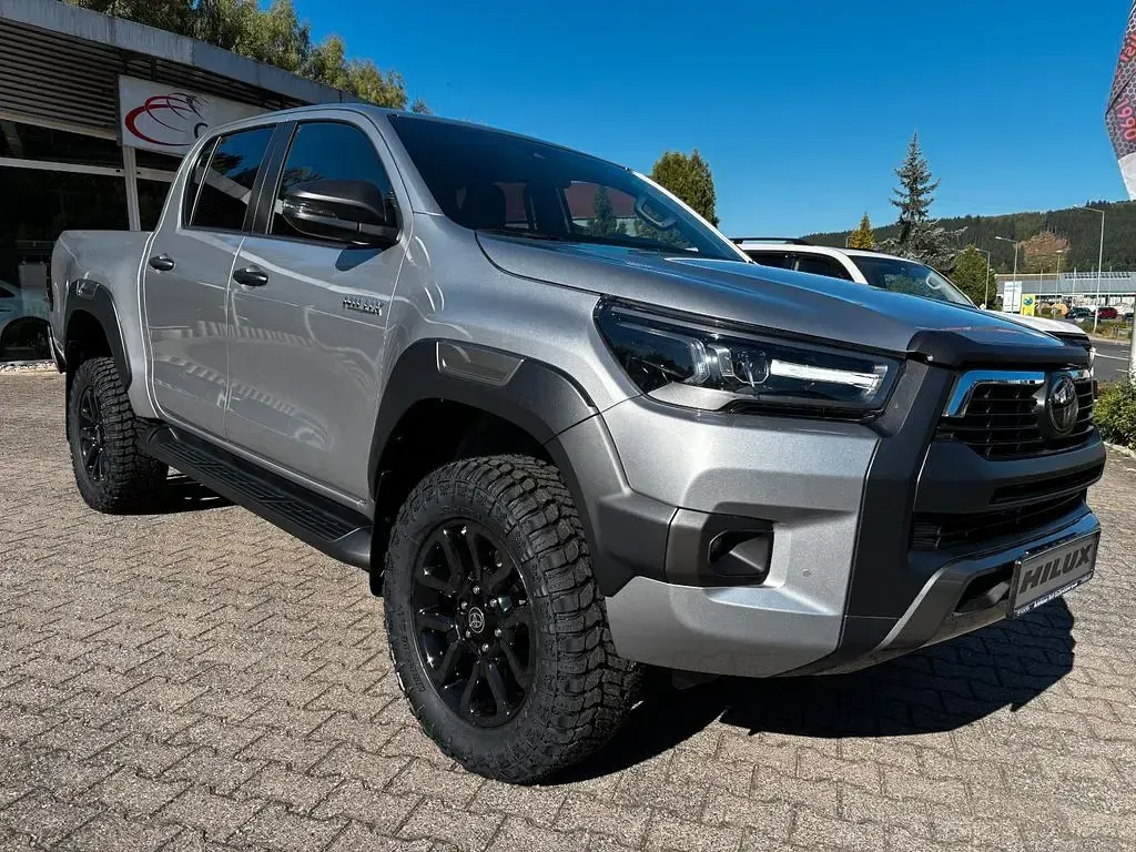 Neu Toyota HiLux 204 PS (150 kW) 2025 Silber Pickup