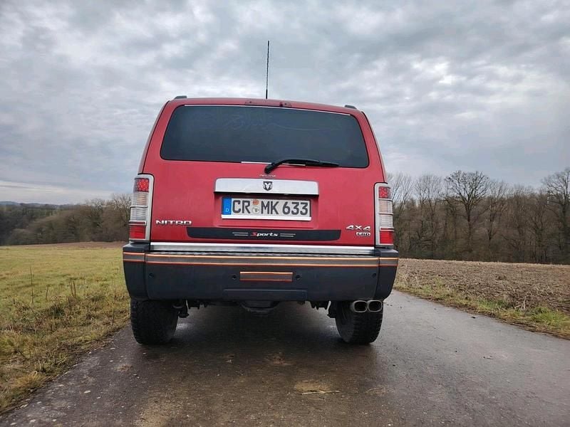 Gebraucht Dodge Nitro 177 PS (130 kW) 2008 Rot SUV