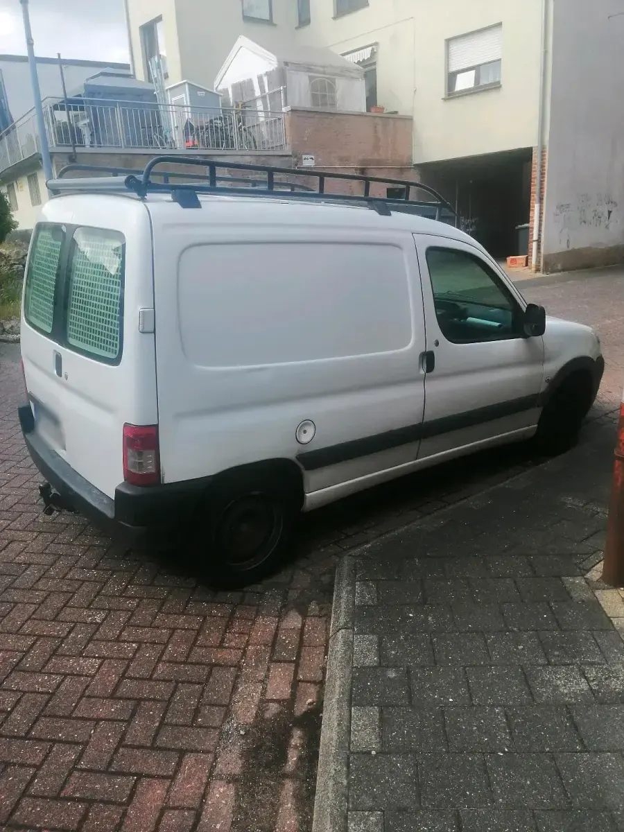 Gebraucht Peugeot Partner 69 PS (50 kW) 2006 Weiß Van / Kleinbus