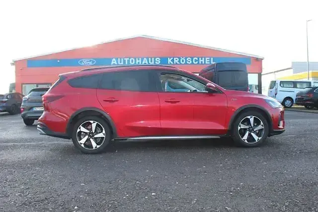 Używany Ford Focus Active X 116 KM (85 kW) 2024 Czerwony Sedan/Limuzyna
