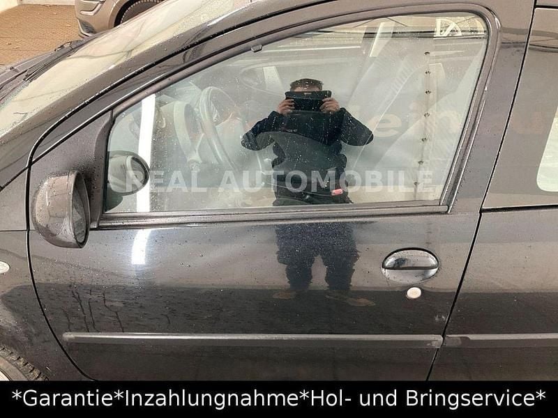 Gebraucht Peugeot 107 Active 68 PS (50 kW) 2012 Schwarz Kleinwagen