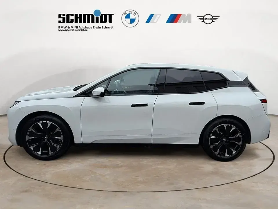 Gebraucht BMW iX M Sport 300 kW (408 PS) 2025 Weiß SUV