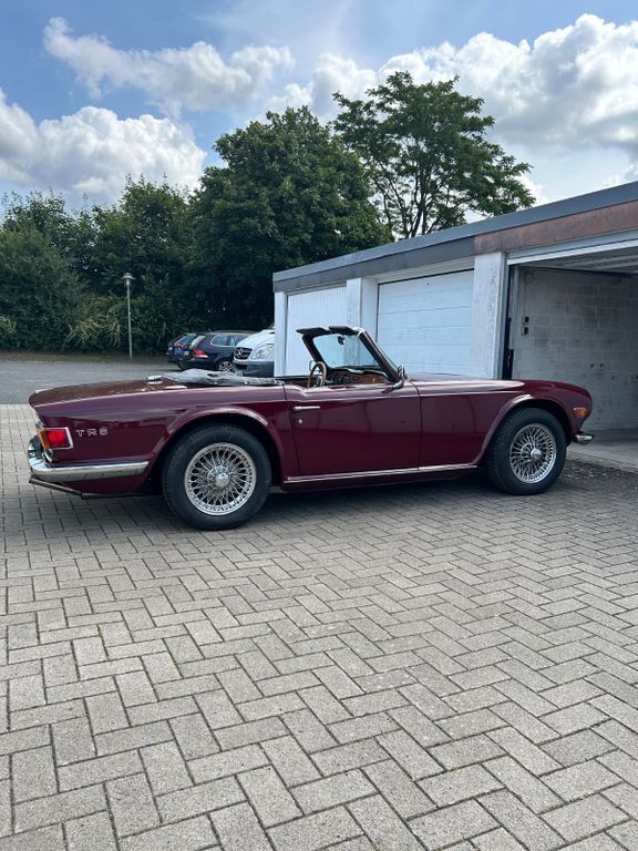 Violet Gebraucht 1970 Triumph TR6 Cabrio | 36.900 € - Bild 1/4
