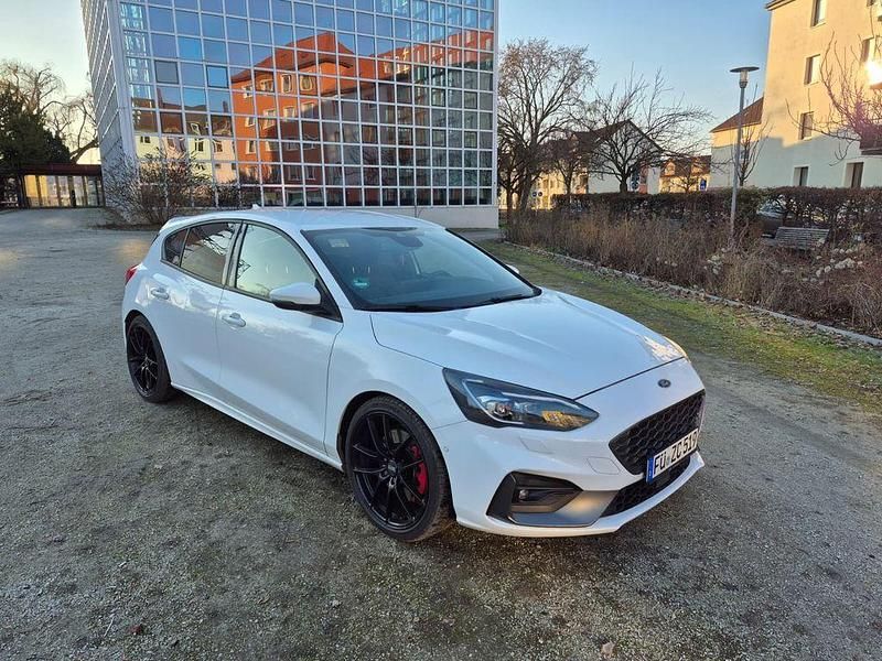 Gebraucht Ford Focus ST 280 PS (205 kW) 2019 Weiß Limousine