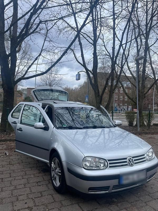 Gebraucht VW Golf VIII 75 PS (55 kW) 2021 Silber Kleinwagen