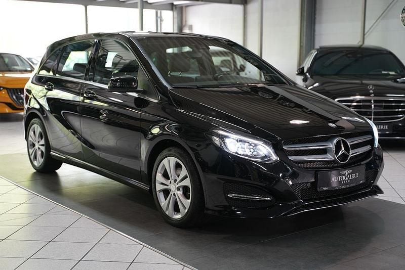 Gebraucht Mercedes B180 122 PS (89 kW) 2017 Schwarz Kleinwagen