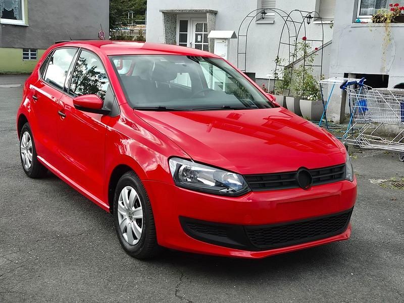 Rot Gebraucht 2013 VW Polo Trendline Kleinwagen | 5.799 € (Guter Preis) - Bild 1/4