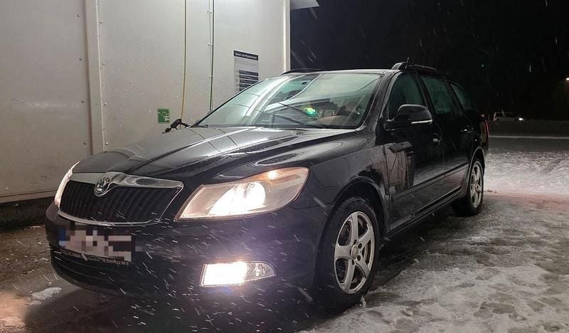 Gebraucht Skoda Octavia 160 PS (117 kW) 2011 Schwarz Kombi