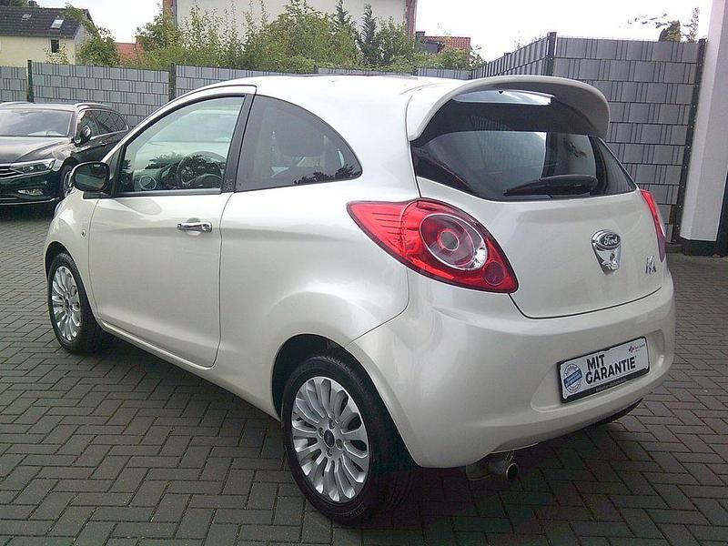 Gebraucht Ford Ka Titanium 69 PS (50 kW) 2015 Weiß Kleinwagen