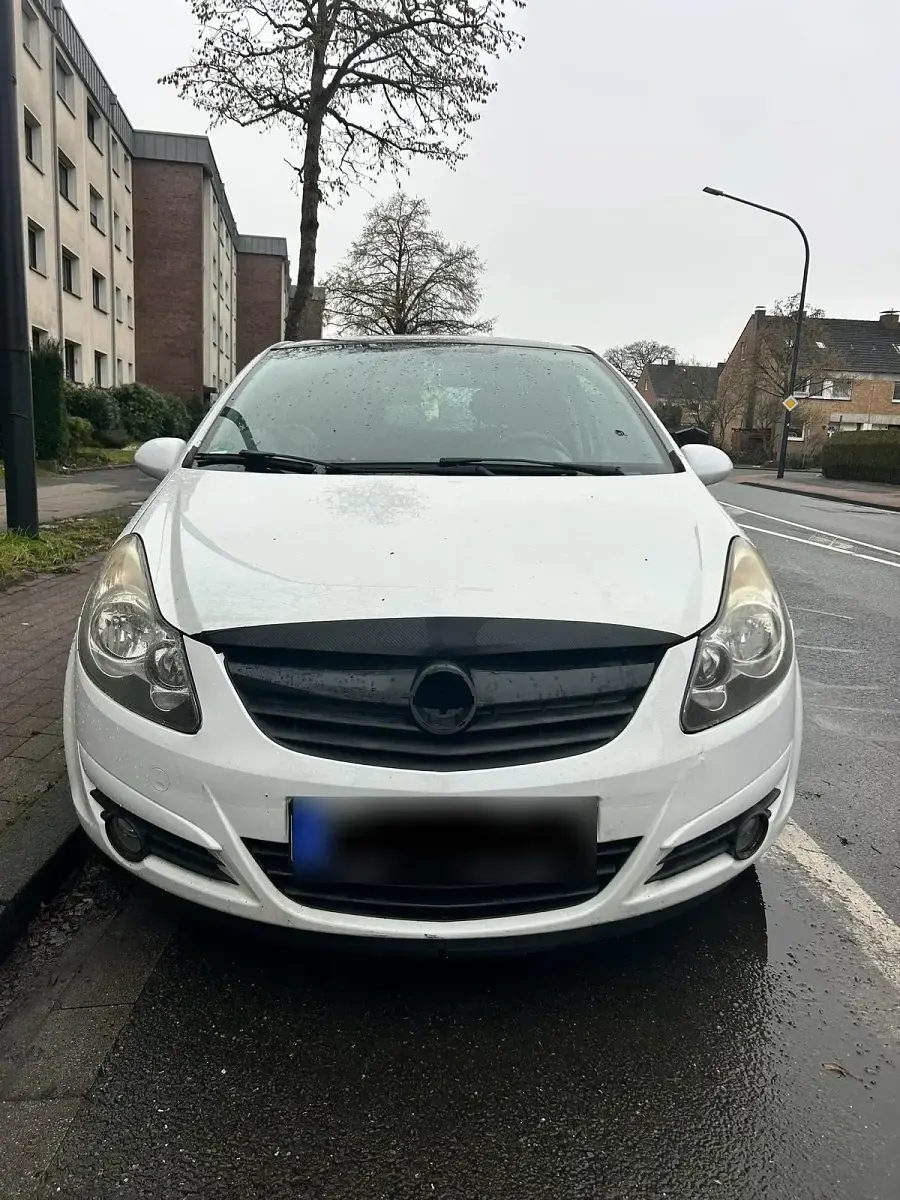Używany Opel Corsa Edition 65 KM (47 kW) 2009 Biały Hatchback