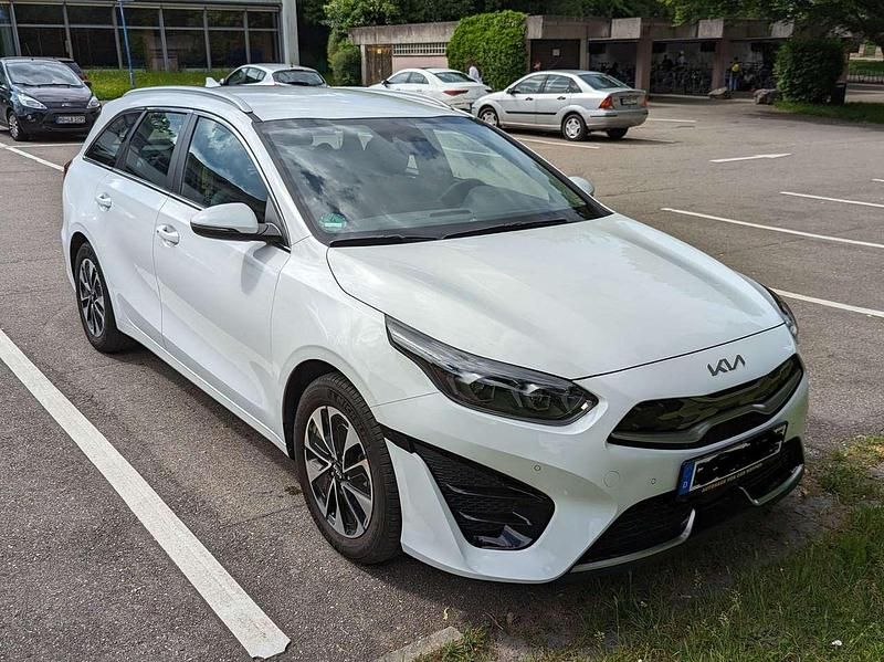 Weiß Gebraucht 2022 Kia Ceed Sportswagon Kombi | 24.999 € (Fairer Preis) - Bild 1/4