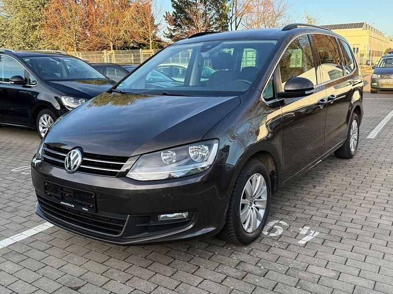 Gebraucht VW Sharan 150 PS (110 kW) 2019 Braun Van / Kleinbus