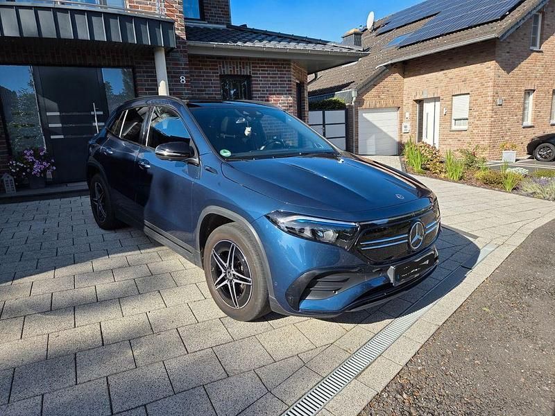 Blau Gebraucht 2022 Mercedes EQA250 AMG SUV | 35.950 € (Etwas zu teuer) - Bild 1/4