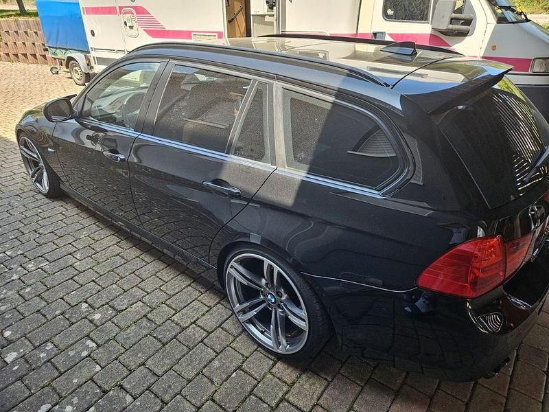 Gebraucht BMW 330 Sport Line 340 PS (250 kW) 2011 Schwarz Kombi