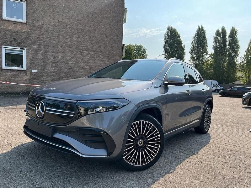 Grau Gebraucht 2022 Mercedes EQA350 AMG SUV | 31.800 € - Bild 1/4