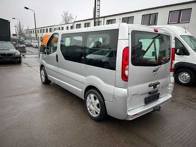 Gebraucht Opel Vivaro 145 PS (106 kW) 2007 Silber Van / Kleinbus