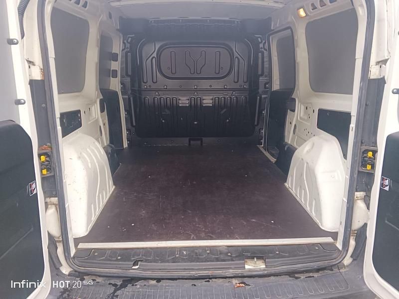 Gebraucht Opel Combo 95 PS (69 kW) 2017 Weiß Van / Kleinbus