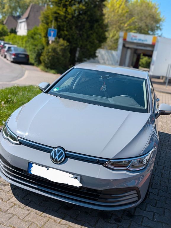 Grau Gebraucht 2021 VW Golf VIII United Limousine | 16.000 € (Superpreis) - Bild 1/4
