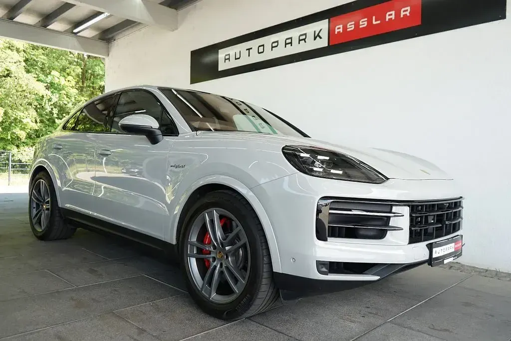 Gebraucht Porsche Cayenne 519 PS (381 kW) 2024 Grau SUV