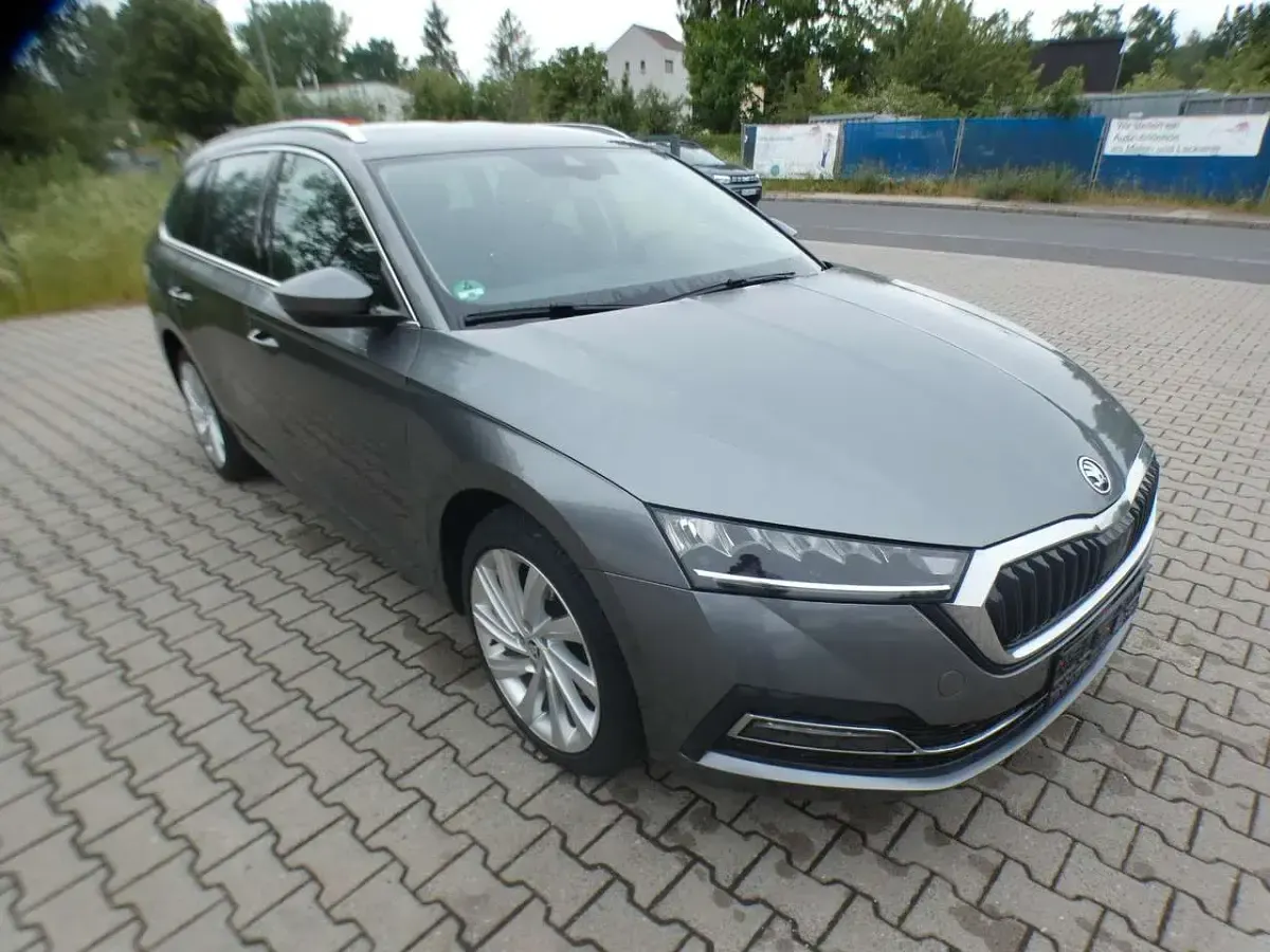 Gebraucht Skoda Octavia Style 204 PS (150 kW) 2022 Graphite grey Kombi