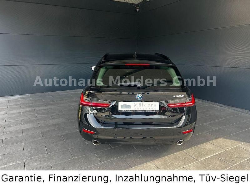 Gebraucht BMW 330e Sport Line 184 PS (135 kW) 2022 Schwarz Kombi