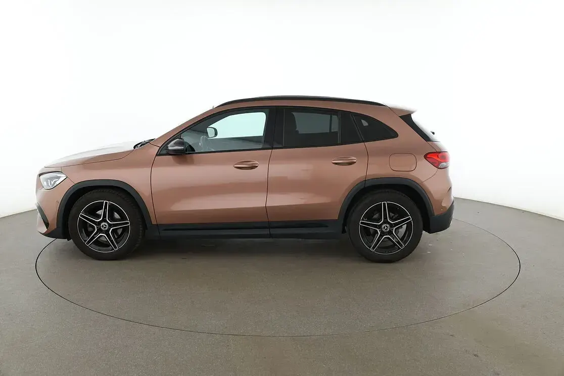 Gebraucht Mercedes GLA200 AMG line 163 PS (119 kW) 2022 Braun SUV