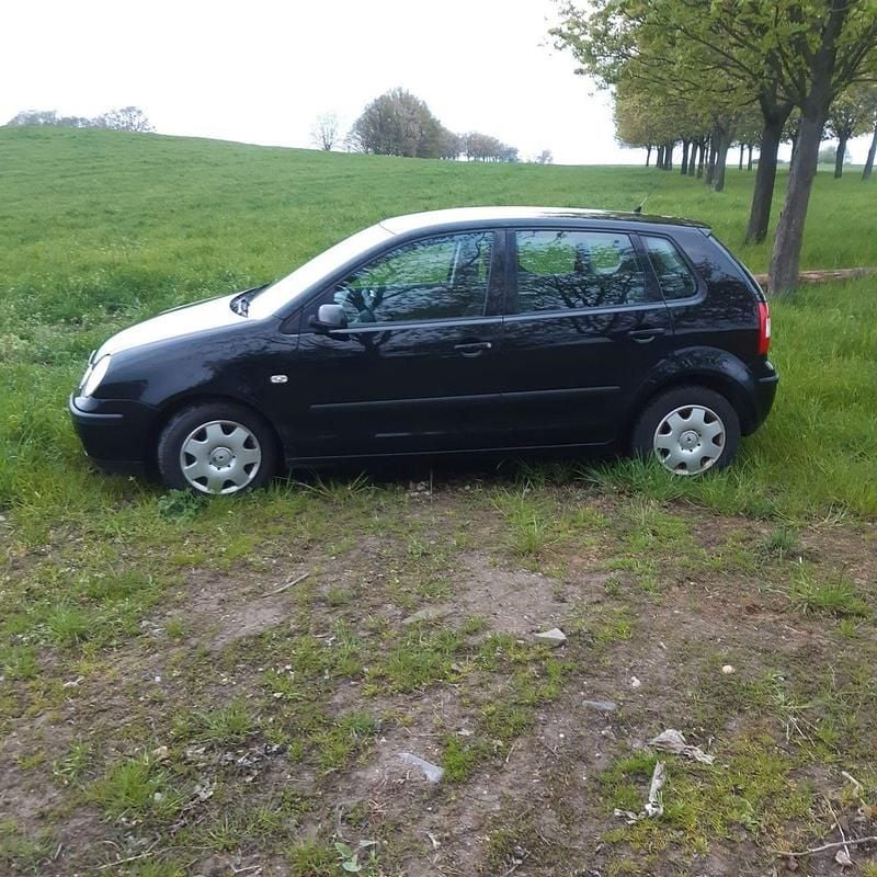 Schwarz Gebraucht 2002 VW Polo Basis Kleinwagen | 900 € (Guter Preis) - Bild 1/4