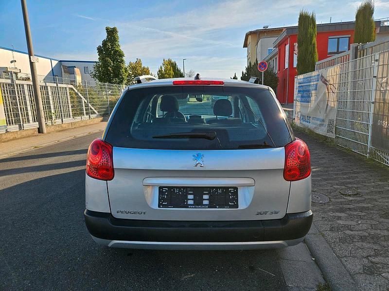 Gebraucht Peugeot 207 95 PS (69 kW) 2010 Silber Kombi