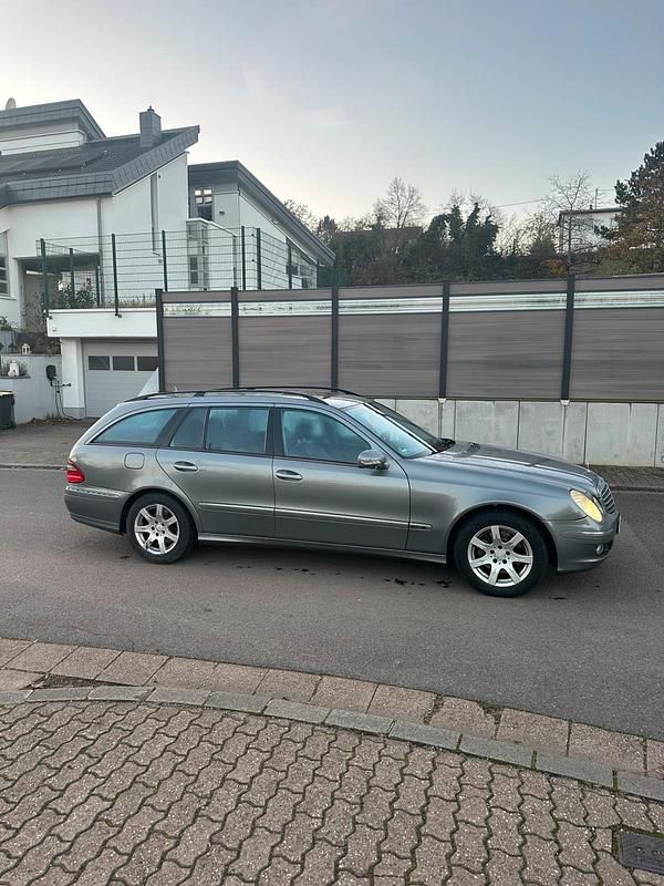 Gebraucht Mercedes E320 Avantgarde 224 PS (164 kW) 2007 Silber Kombi