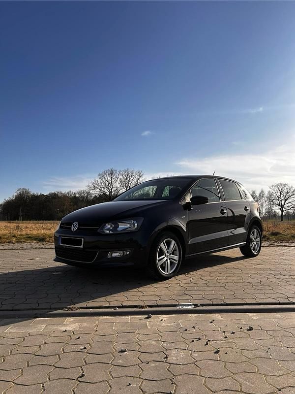 Gebraucht VW Polo Life 60 PS (44 kW) 2013 Schwarz Kleinwagen
