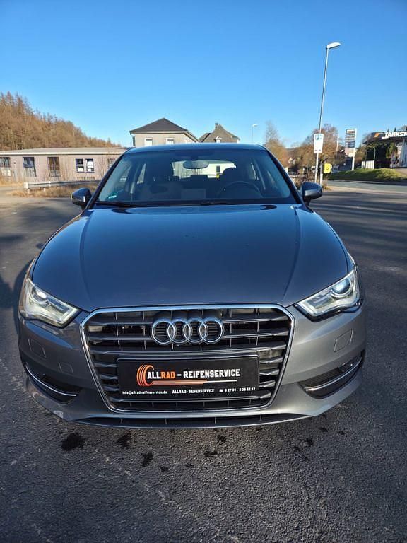 Gebraucht Audi A3 Attraction 105 PS (77 kW) 2013 Grau Coupé