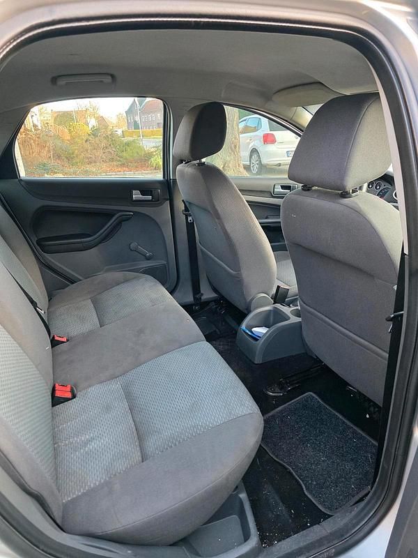 Gebraucht Ford Focus 115 PS (84 kW) 2007 Grau Kleinwagen